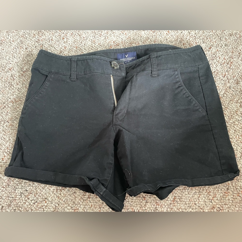 American Eagle Women's Size 6 Black Midi Stretch Shorts